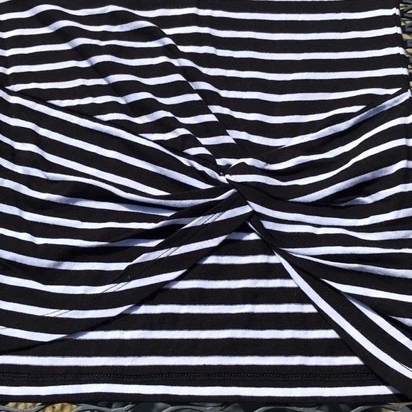 NWT Jones New York Signature Black & White Striped Sleeveless Tunic Top Size Med - Picture 12 of 14